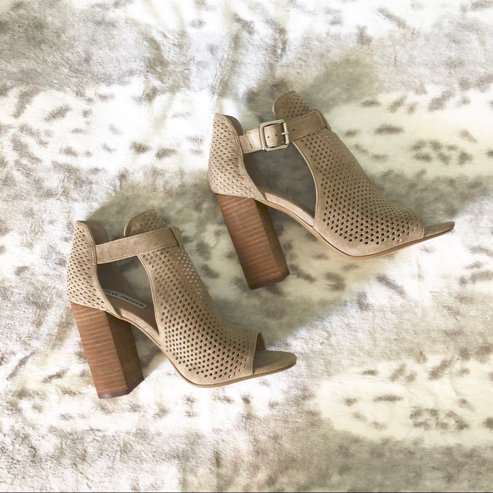 🏝 Steve Madden Shauna Sandal